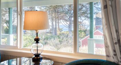 T09 - Lighthouse @ Trollers Lodge