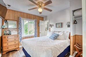 1 bedroom, WiFi, bed sheets - T07 - Clipper @ Trollers Lodge (Depoe Bay)
