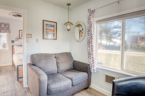 تلفزيون بشاشة مسطحة