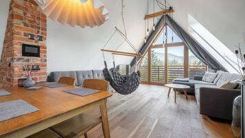 Design Apartment, 1 Bedroom, Balcony, Mountain View (12) | Premium bedding, individually decorated, individually furnished