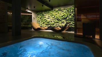 Indoor spa tub