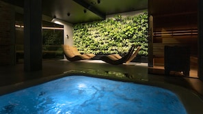 Indoor spa tub