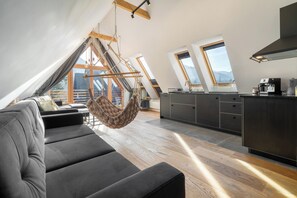 Design Apartment, 1 Bedroom, Mountain View (11) | Private kitchen | Full-size fridge, oven, stovetop, dishwasher - Green Deer Premium (Zakopane)