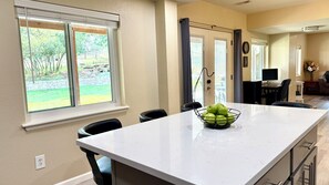 Dining - Relaxing Retreat with Full Kitchen, King bed, W/D & wildlife (Parker)
