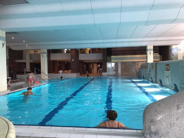 Piscine couverte, piscine extérieure