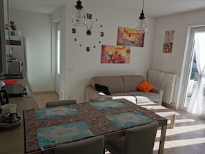 Smart TV - TWO-ROOM APARTMENT with parking space (Tirano)