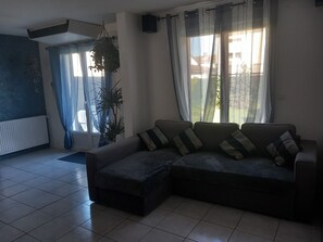 Smart TV, videojuegos, reproductor de DVD y libros 