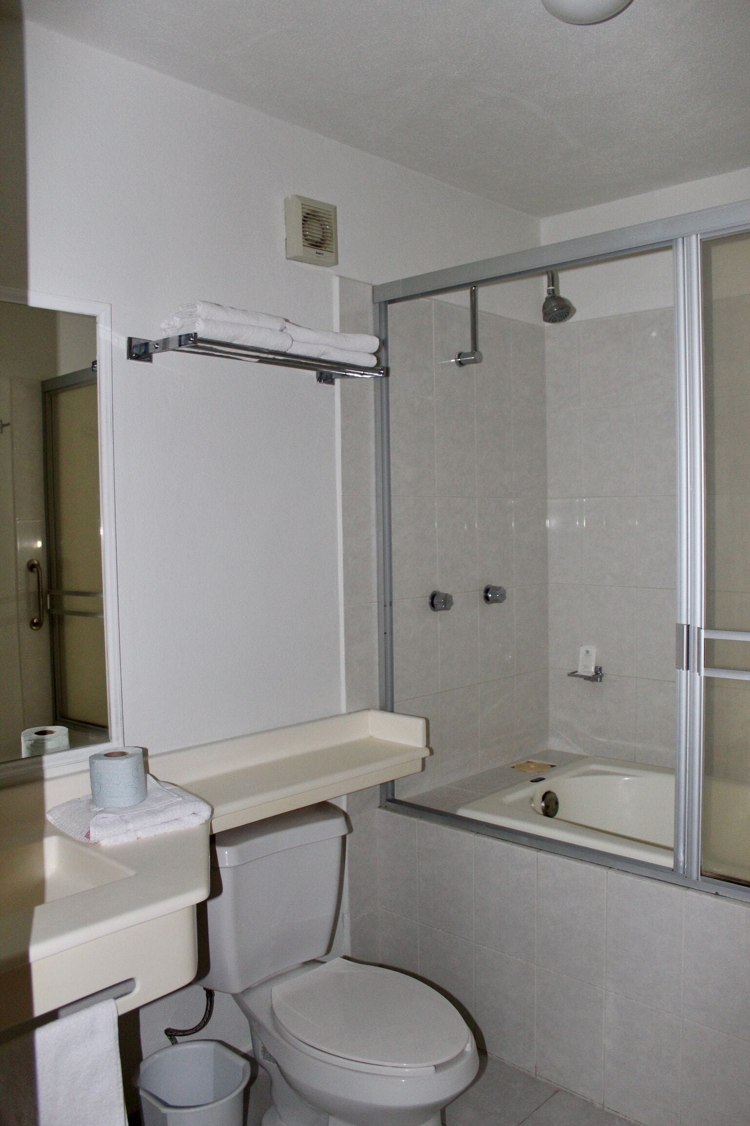 superior room, 1 king bed, bathtub | desk, laptop workspace, free wifi, bed sheets