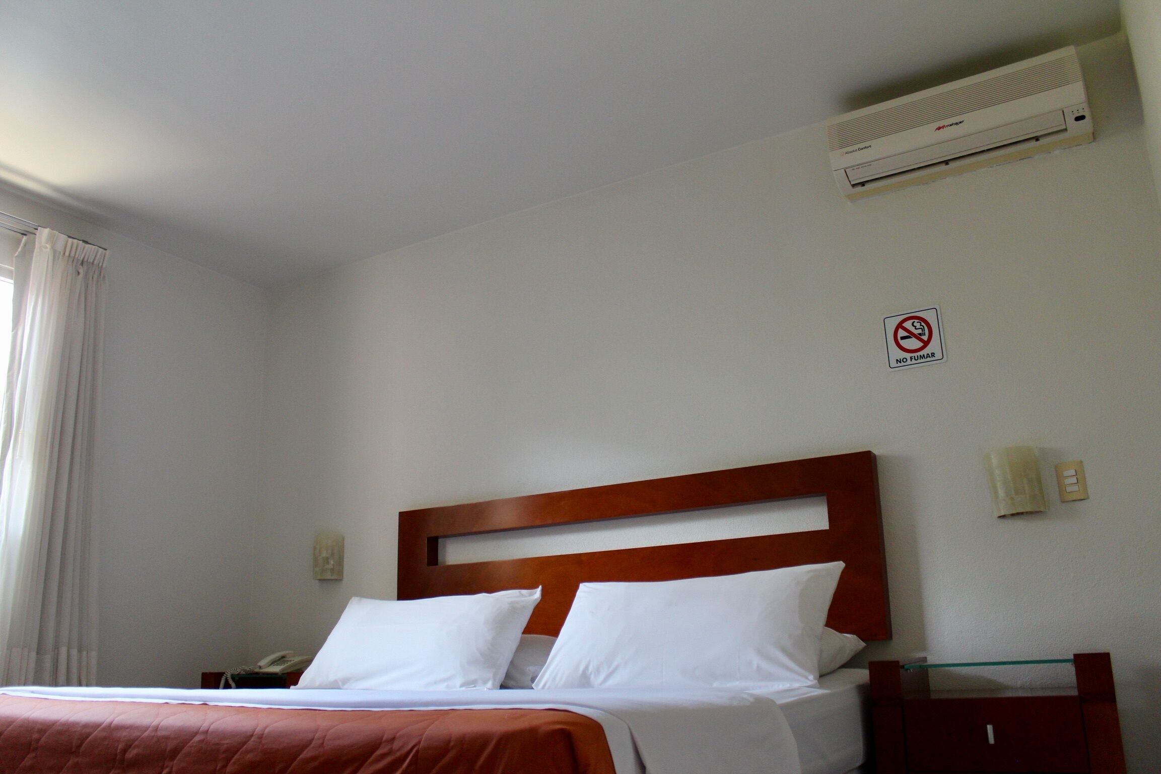 superior room, 1 king bed, bathtub | desk, laptop workspace, free wifi, bed sheets