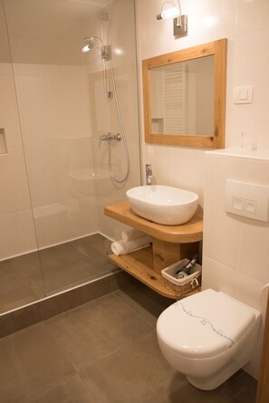 Deluxe-Doppel- oder -Zweibettzimmer (Superior) | Badezimmer