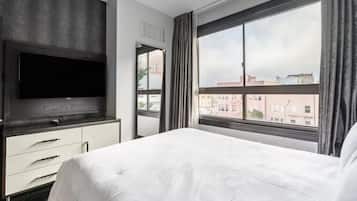 2 bedrooms, in-room safe, desk, iron/ironing board