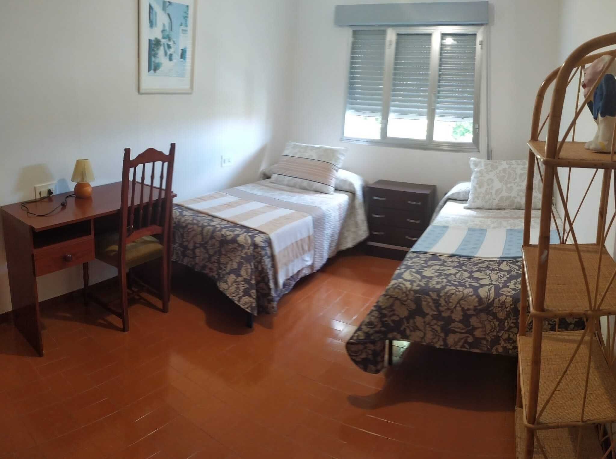 3 bedrooms, iron/ironing board, bed sheets