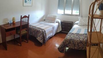 3 bedrooms, iron/ironing board, bed sheets