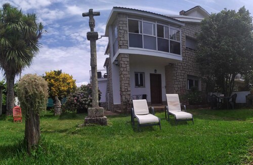 Chalet beach Montalvo, Sanxenxo, for 6 people, private garden, pets welcome