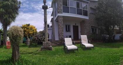 Chalet beach Montalvo, Sanxenxo, for 6 people, private garden, pets welcome