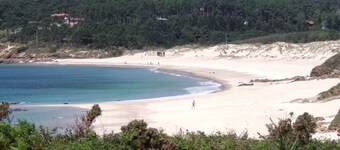 Chalet beach Montalvo, Sanxenxo, for 6 people, private garden, pets welcome
