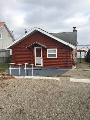 Exterior - Log Cabin Waterfront getaway at Buckeye Lake featured in the 2019 Tour of Homes (Millersport)