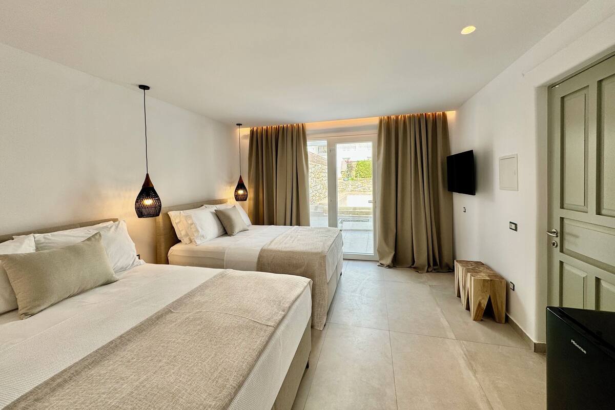 1 bedroom, Frette Italian sheets, premium bedding, Select Comfort beds