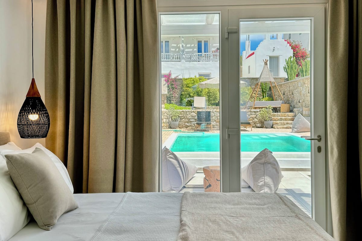 1 bedroom, Frette Italian sheets, premium bedding, Select Comfort beds