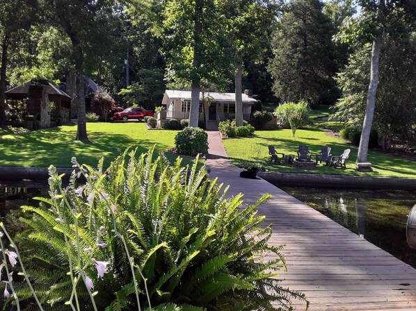 Property grounds - THE CABIN IN THE HOLLOW  Main channel, waterfront, deep water dock, pet friendly (Guntersville)