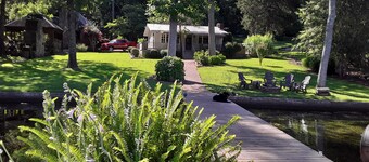 THE CABIN IN THE HOLLOW  Main channel, waterfront, deep water dock, pet friendly