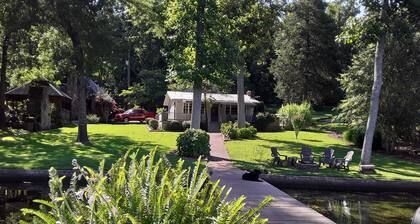 THE CABIN IN THE HOLLOW Main channel, waterfront, deep water dock, pet friendly