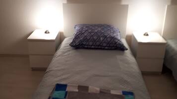 2 bedrooms, iron/ironing board, WiFi