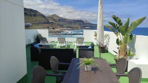 Outdoor dining - Housing, with 2 bedrooms, kitchen, bathroom, living room and solarium. (Moya)