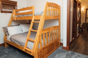 2 habitaciones, tabla de planchar con plancha, cuna de viaje y wifi 