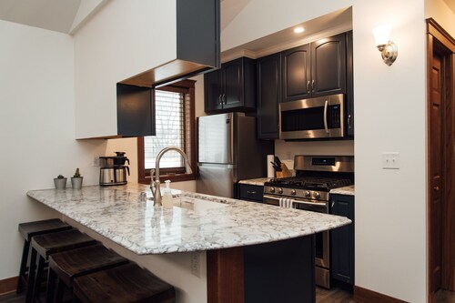 Kingfield, Minneapolis; Sleeps 6; New Construction, 3 Miles from Downtown