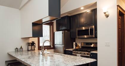 Kingfield, Minneapolis; Sleeps 6; New Construction, 3 Miles from Downtown