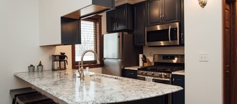 Kingfield, Minneapolis; Sleeps 6; New Construction, 3 Miles from Downtown