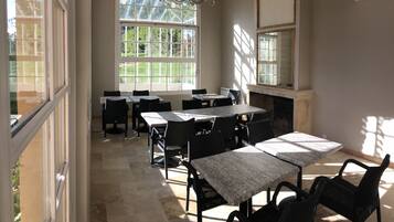 Daily continental breakfast (EUR 14 per person)