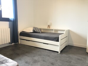 1 chambre, fer et planche à repasser, Wi-Fi gratuit, draps fournis