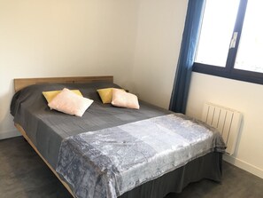 1 chambre, fer et planche à repasser, Wi-Fi gratuit, draps fournis