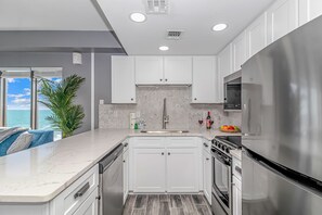 Studio | Private kitchen | Fridge, microwave, coffee/tea maker, toaster - The Palace 603 (Myrtle Beach)