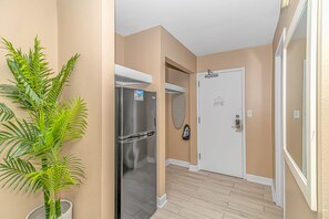 Basic Studio | In-room dining