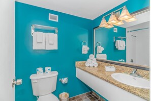 Basic Studio | Bathroom
