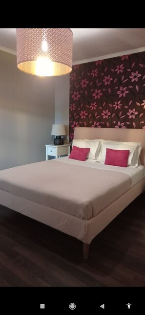 4 soverom, strykejern/-brett, wi-fi (inkludert) og sengetøy