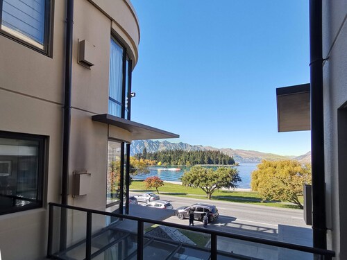 Modern Spacious Town Center Unit with Lake View