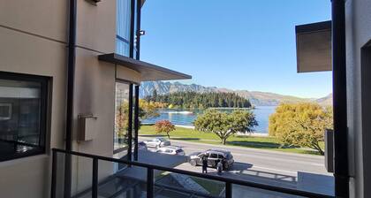 Modern Spacious Town Center Unit with Lake View