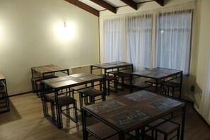 Desayuno autoservicio gratuito y diario