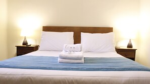 Classic Double Room | Blackout drapes, free WiFi, bed sheets - Haiken Hostal (Punta Arenas)