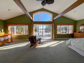 5 habitaciones, tabla de planchar con plancha, cuna de viaje y wifi