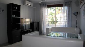 Flachbildfernseher, Netflix, DVD-Player, Streaming-Dienste