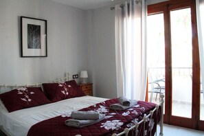 2 makuuhuonetta, silitysrauta/-lauta, ilmainen Wi-Fi, vuodevaatteet