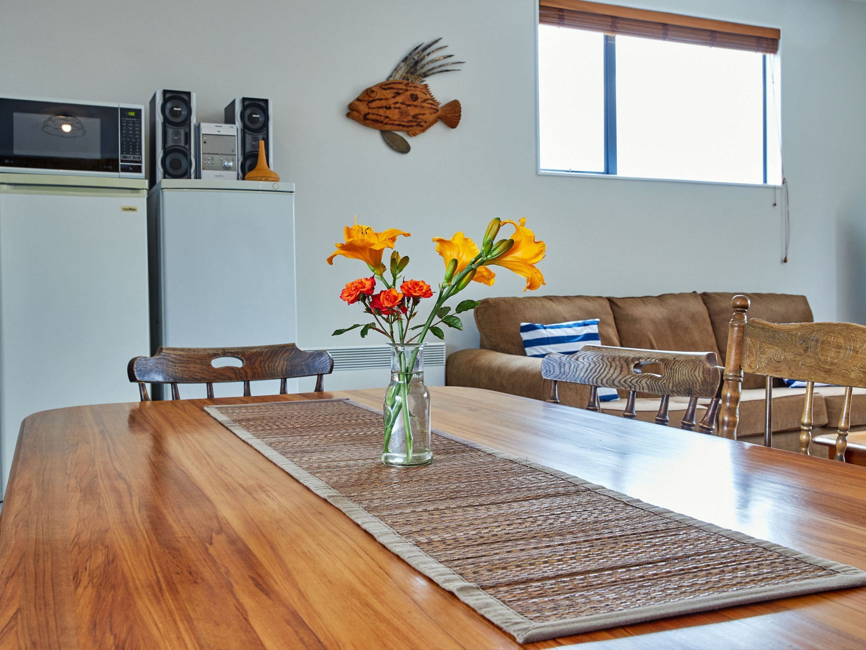 Lodge | Private kitchen | Full-sized fridge, microwave, oven, stovetop
