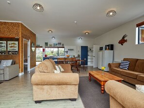 Lodge | Blackout curtains, free WiFi, bed sheets