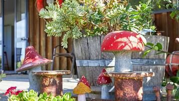 Cottage | Garden view