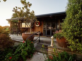 Cottage | Garden view